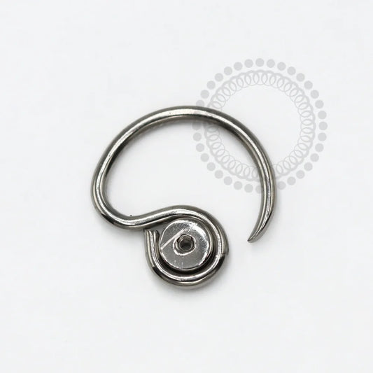 NB1209 Daith Circular com Rosca para Topo Nióbio